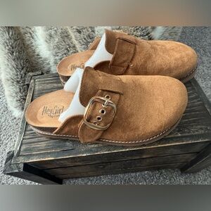 NIB Corkys Tobacco Faux Suede Mules with Buckle Size 7 “Day Dream”